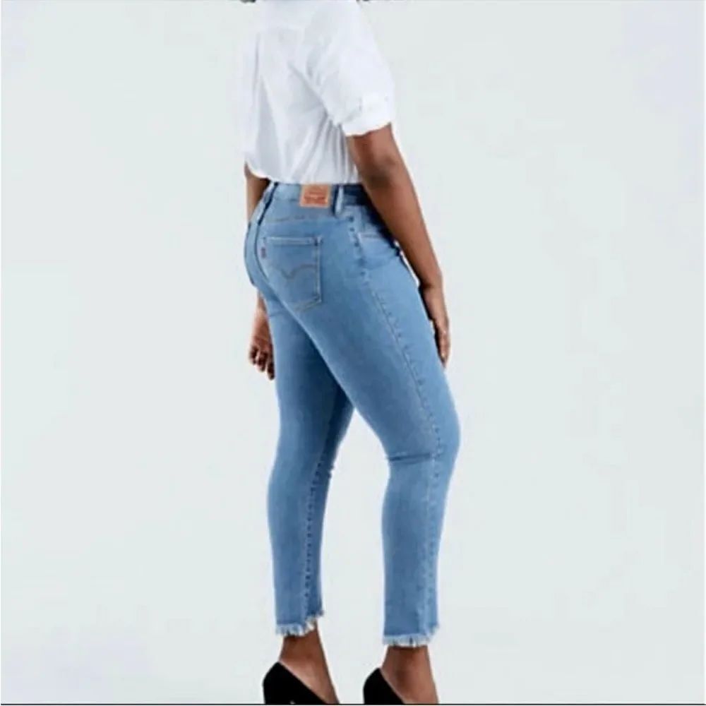 Levi’s 721 High Rise Skinny Cropped Jeans Fringe Hems 31